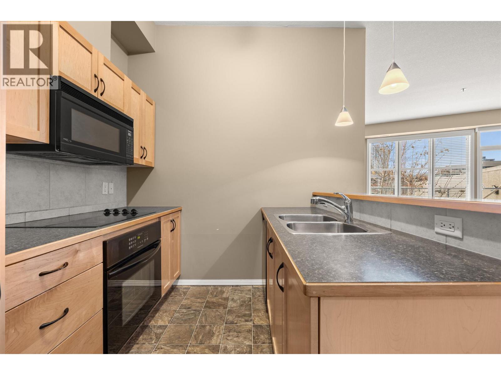 Additional image 4 of 111-1327 St.paul Street, Kelowna, BC, V1Y2E2