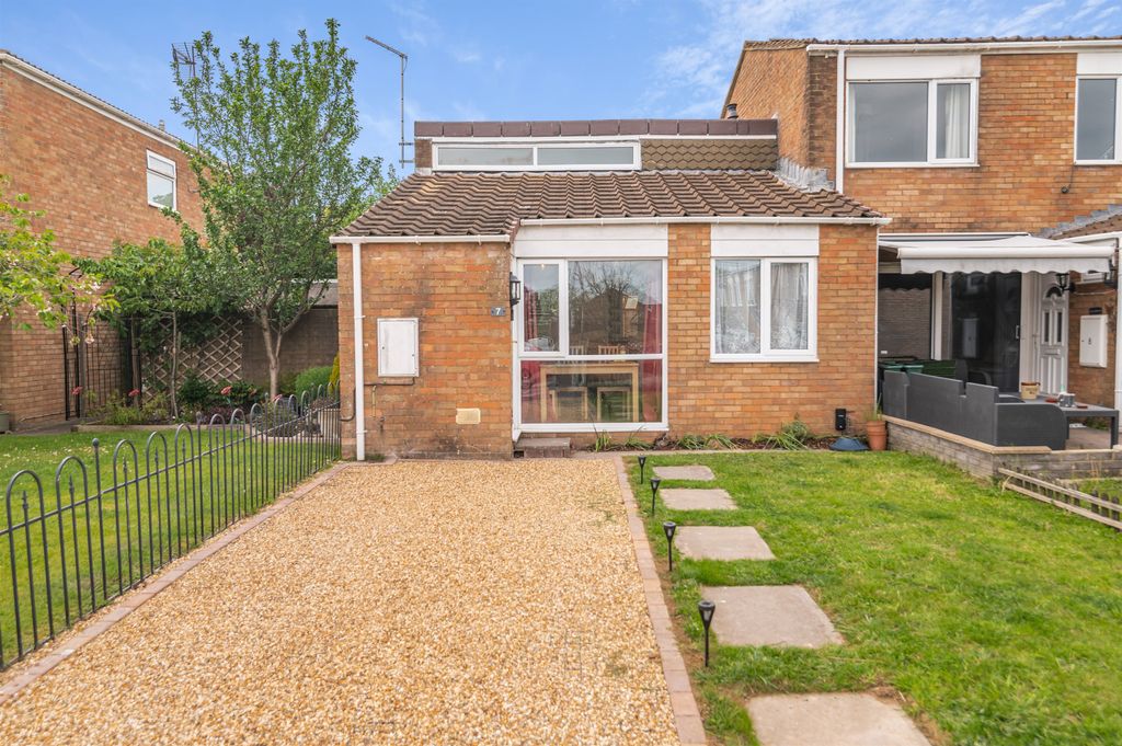 2 bed bungalow for saleOak Close, Bulwark, Chepstow, Monmouthshire NP16