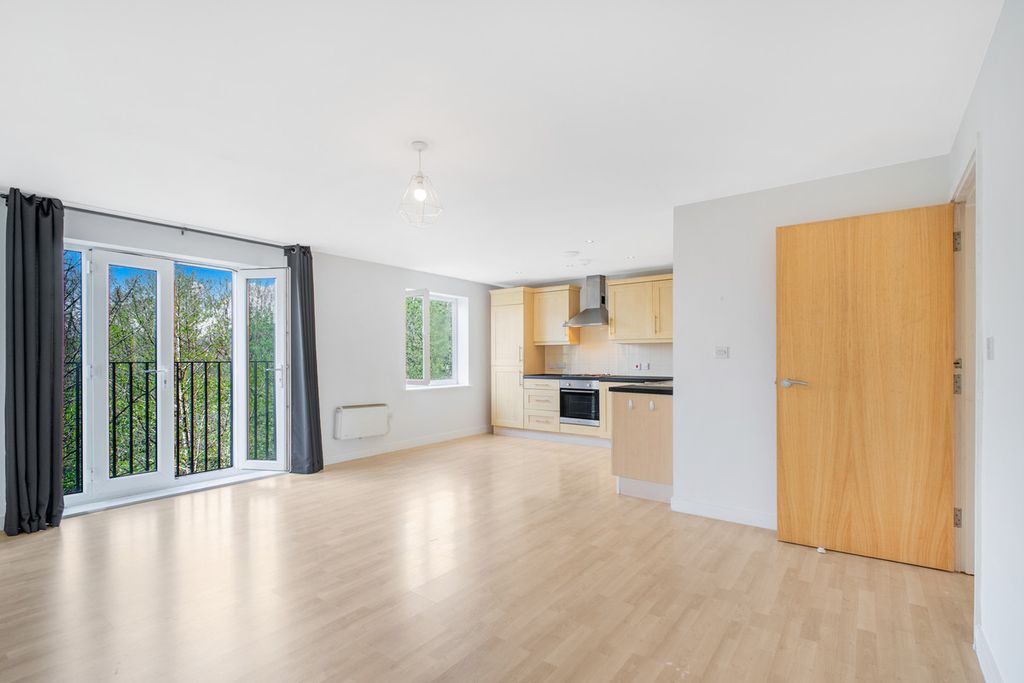 2 bed flat for saleTapton Lock Hill, Chesterfield S41 photo 4