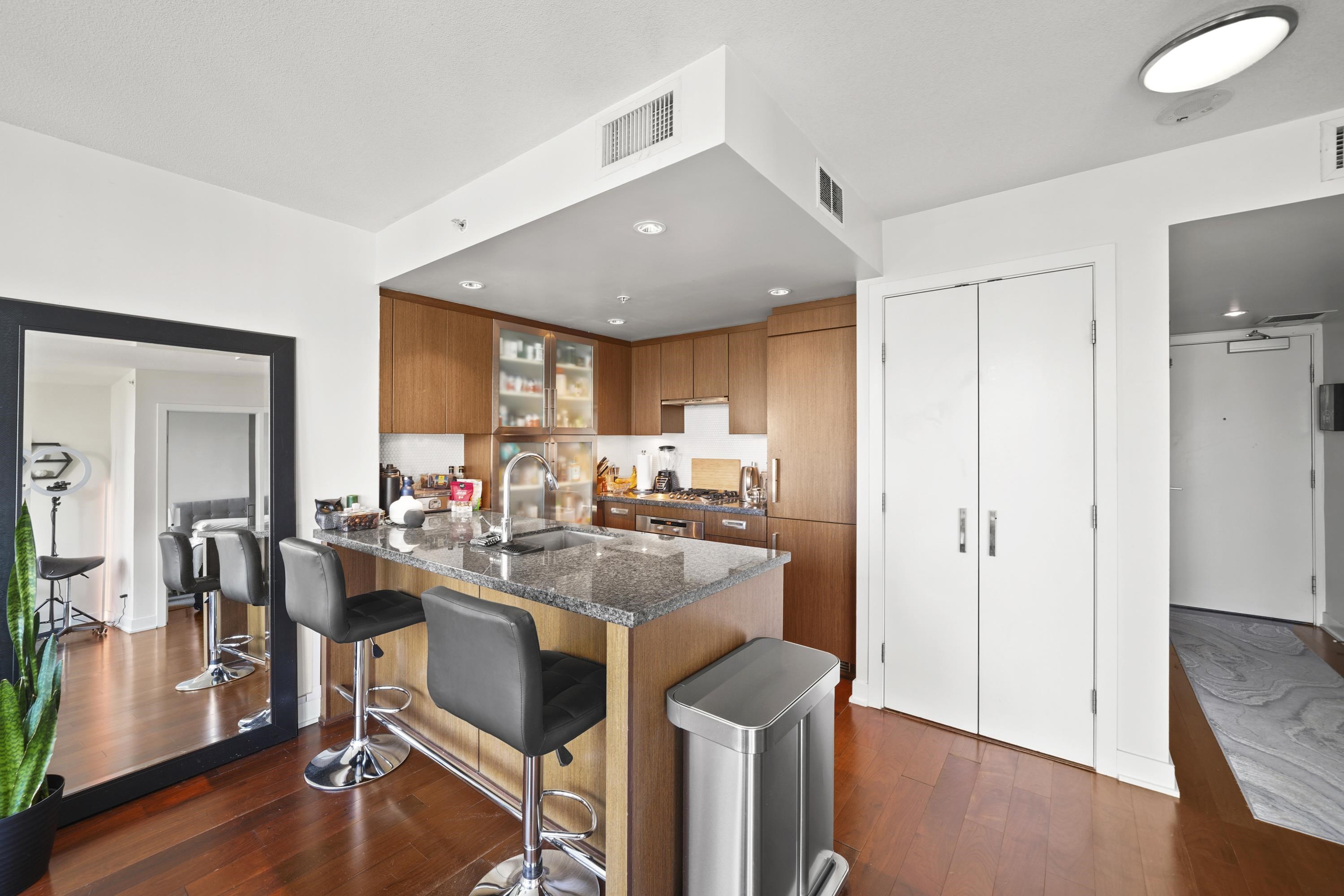 Additional image 4 of 1708-1055 Richards Street, Vancouver, BC, V6B 0C2