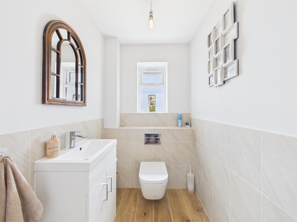 Additional image 12 of 4 bed detached house for saleLangdon Avenue, Bedgrove, Aylesbury HP21