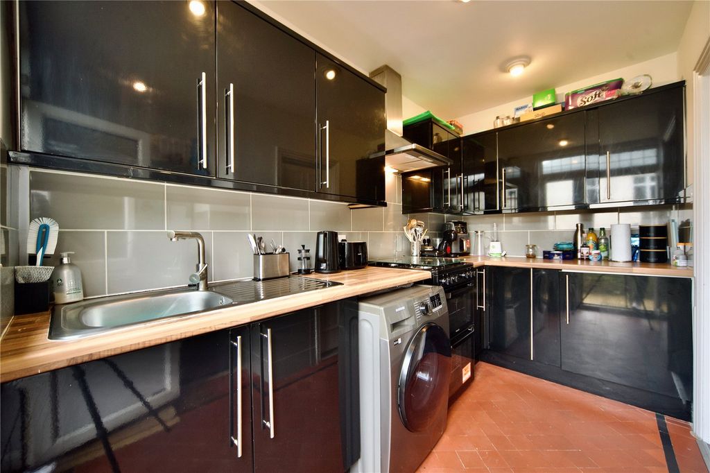 Additional image 5 of 2 bed flat for saleThe Drive, Barking IG11