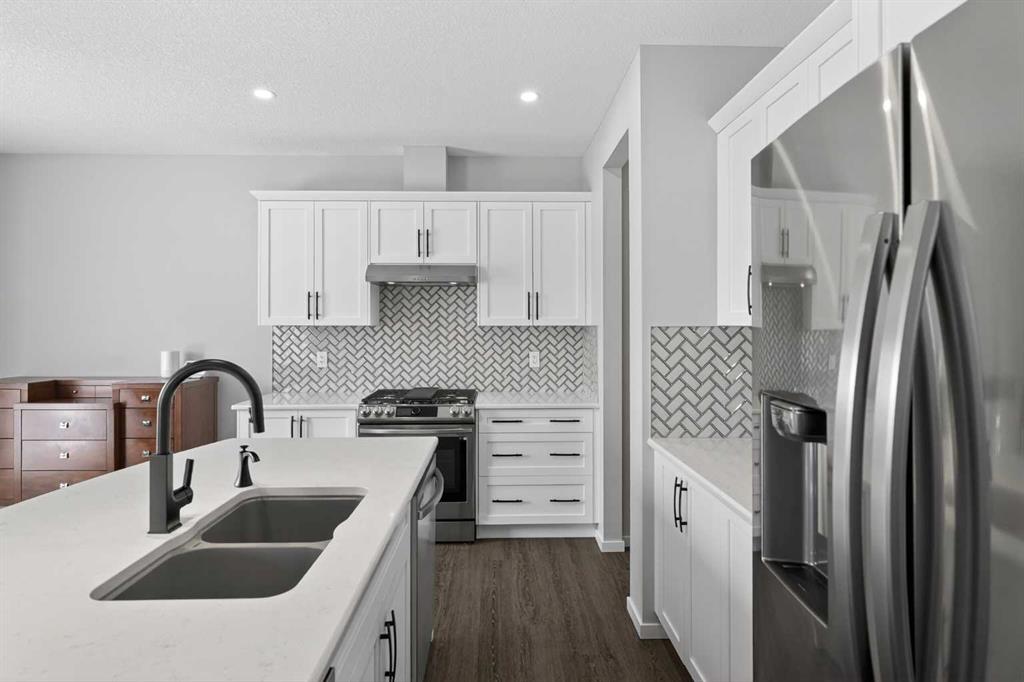 Additional image 2 of 154 Yorkstone Way SW, Calgary, AB, T2X 4S3