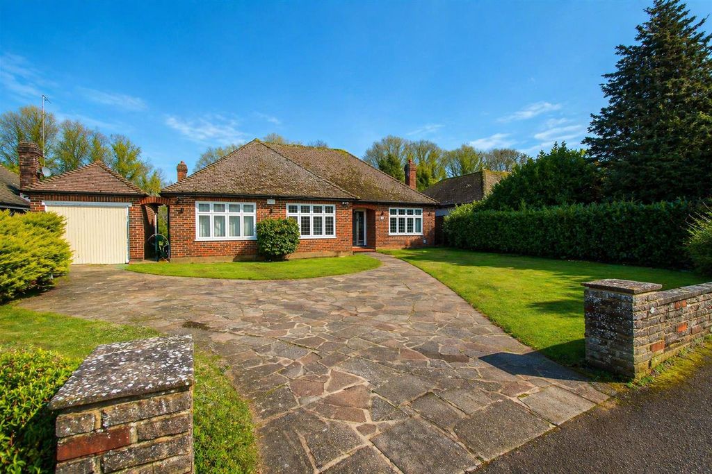 5 bed detached bungalow for saleGilhams Avenue, Banstead SM7