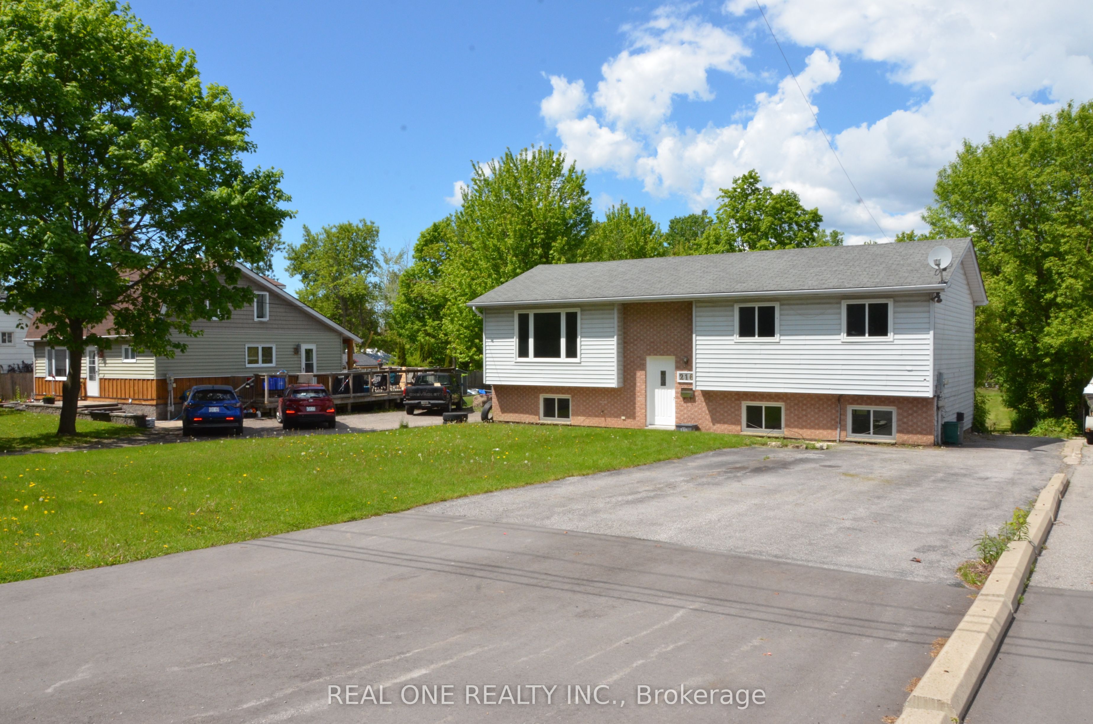 216 Foster Drive, Barrie, ON, L4N 3X8