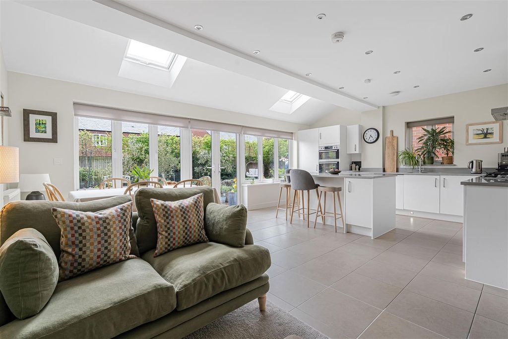 Additional image 3 of 5 bed property for saleLander Close, Chesterton, Bicester OX26
