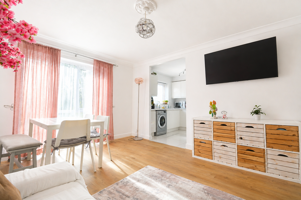 2 bed flat for saleClyfton Close, Broxbourne EN10 photo 5