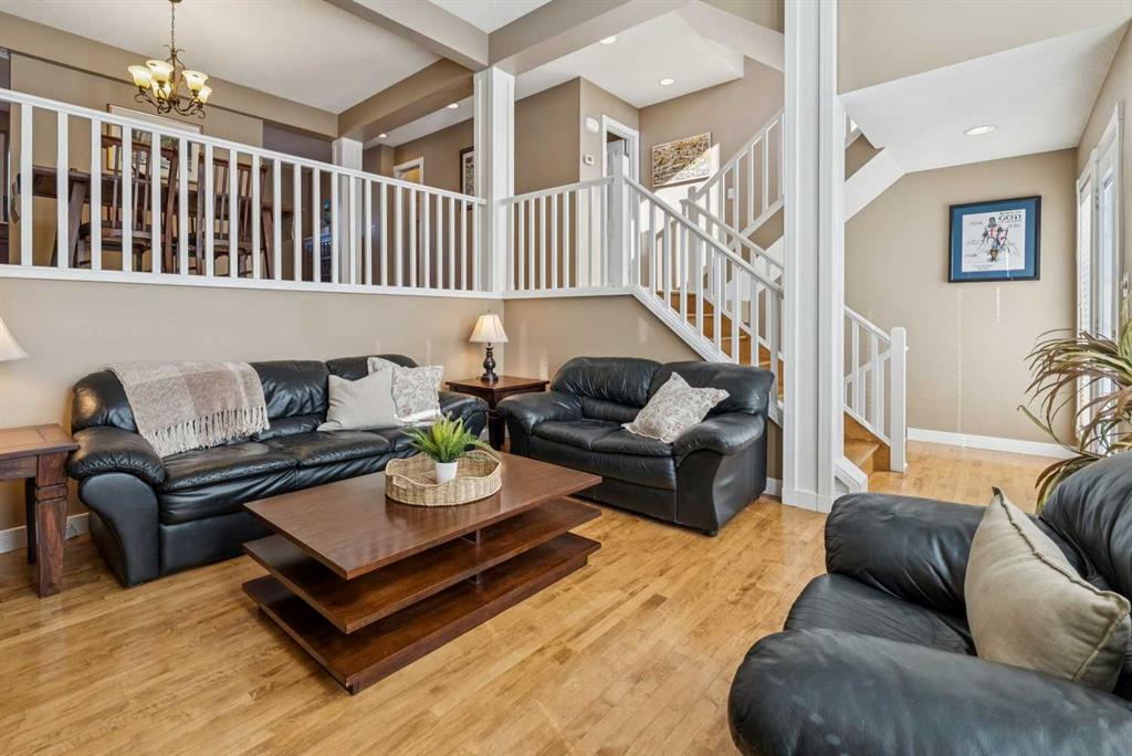 Additional image 5 of 110 Candle Terrace SW, Calgary, AB, T2W 6G7