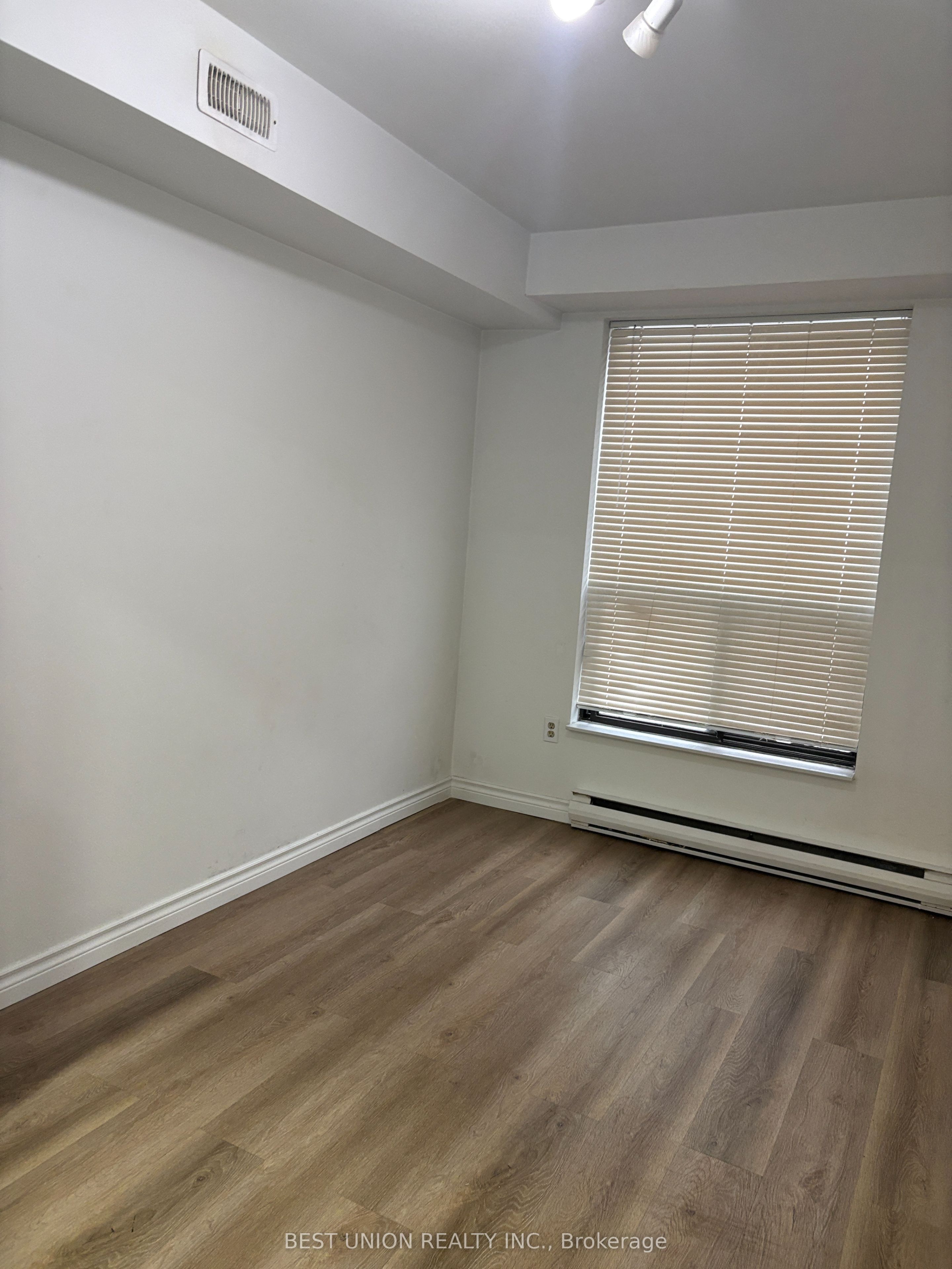 Additional image 3 of Upper Unit-422 Queen St W Street, Toronto, ON, M8V 2A7