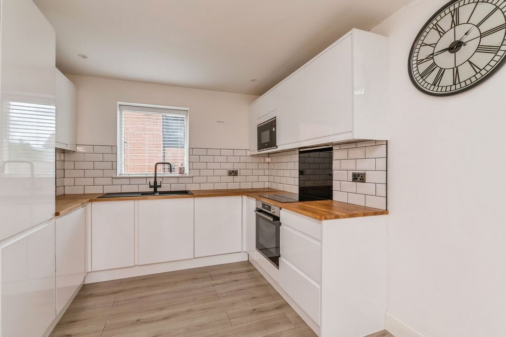 Additional image 2 of 2 bed flat for saleBelvedere Close, Billericay, Essex CM11