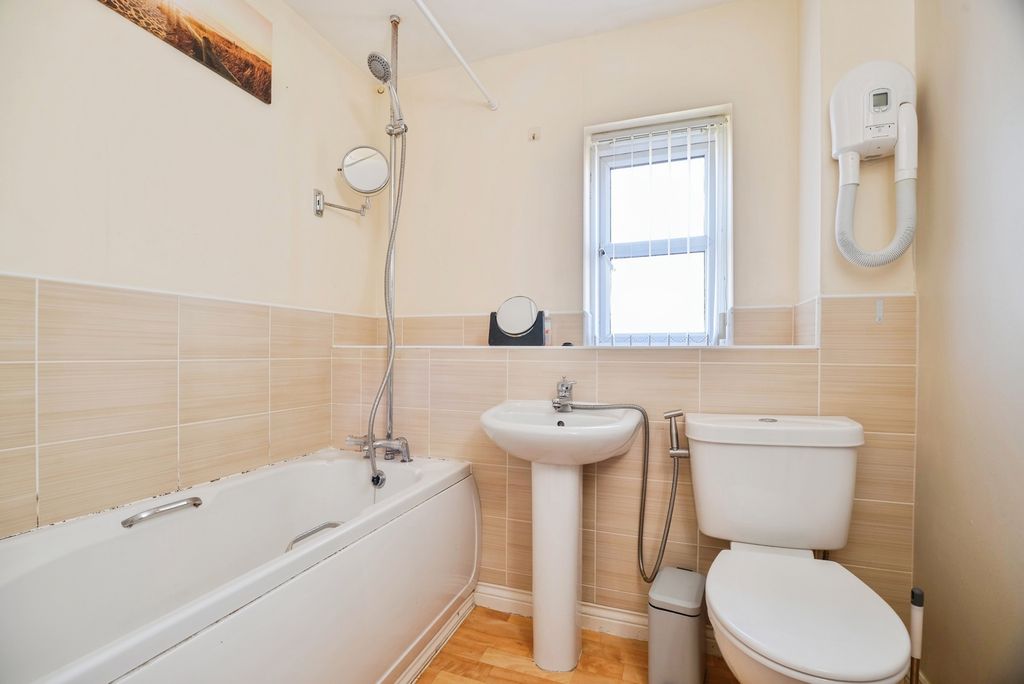 4 bed detached house for saleThe Ridings, Middlesbrough, North Yorkshire TS4 photo 5
