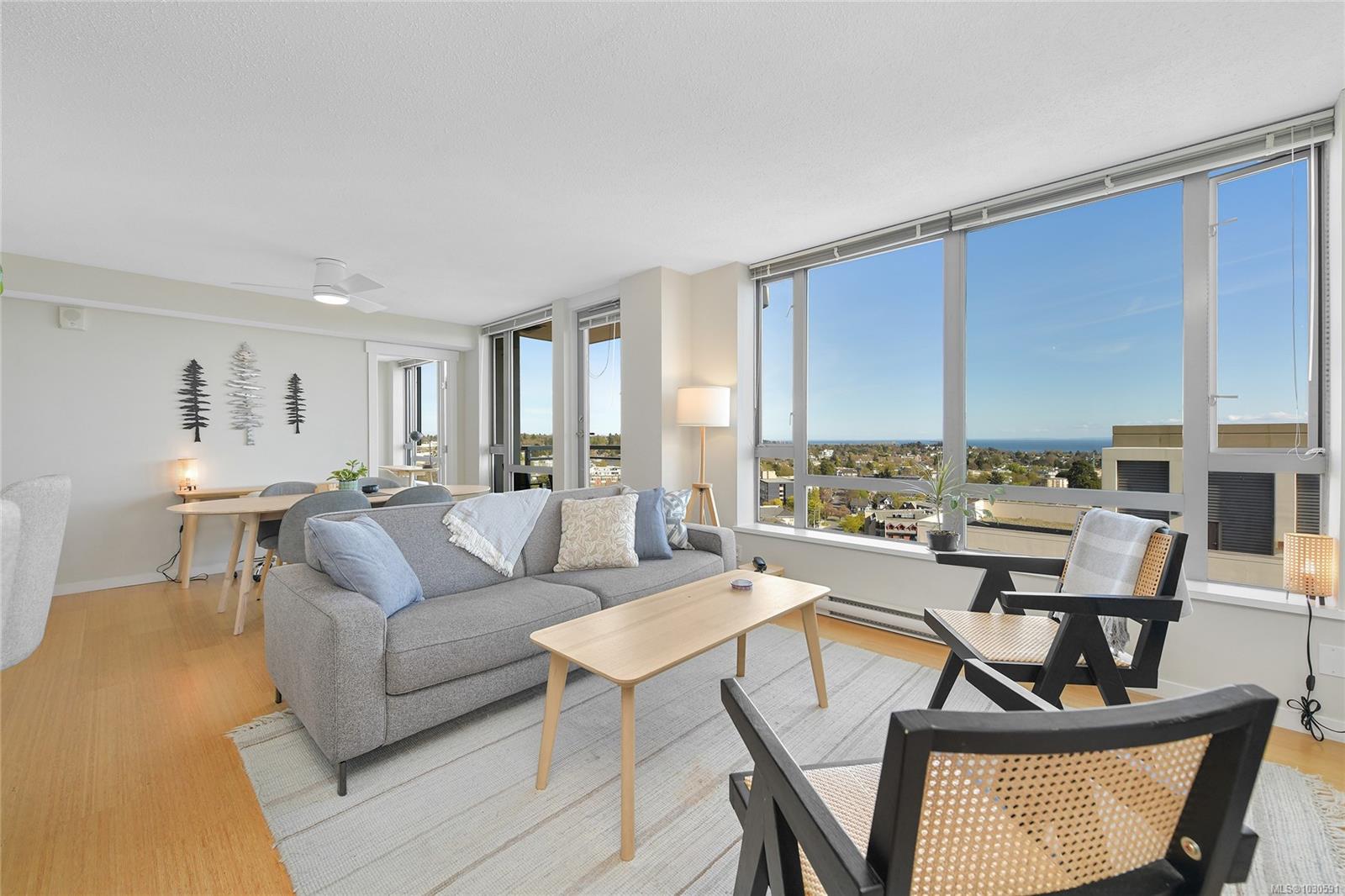 1903-751 Fairfield Road, Victoria, BC, V8W 4A4