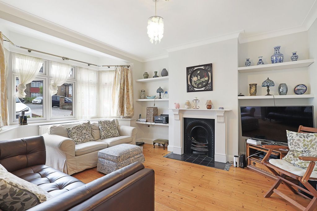 Additional image 3 of 4 bed semi-detached house for saleDevon Close, Buckhurst Hill IG9
