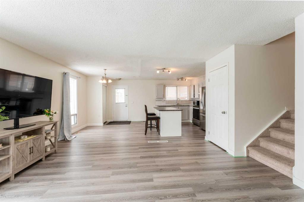 Additional image 3 of 147 Templewood Drive NE, Calgary, AB, T1Y 4M5