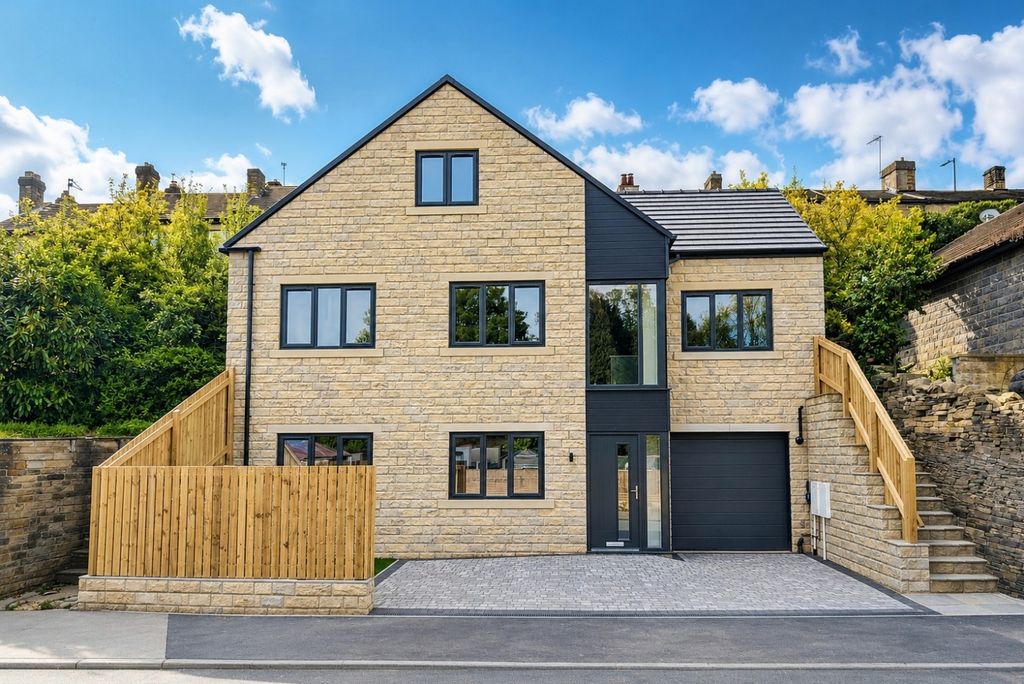 4 bed detached house for saleCastlefields Drive, Brighouse, West Yorkshire HD6