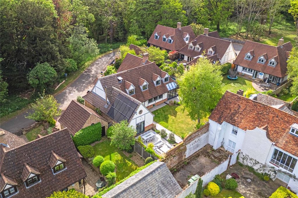 Additional image 40 of 5 bed detached house for saleCastle Gateway, Berkhamsted, Hertfordshire HP4