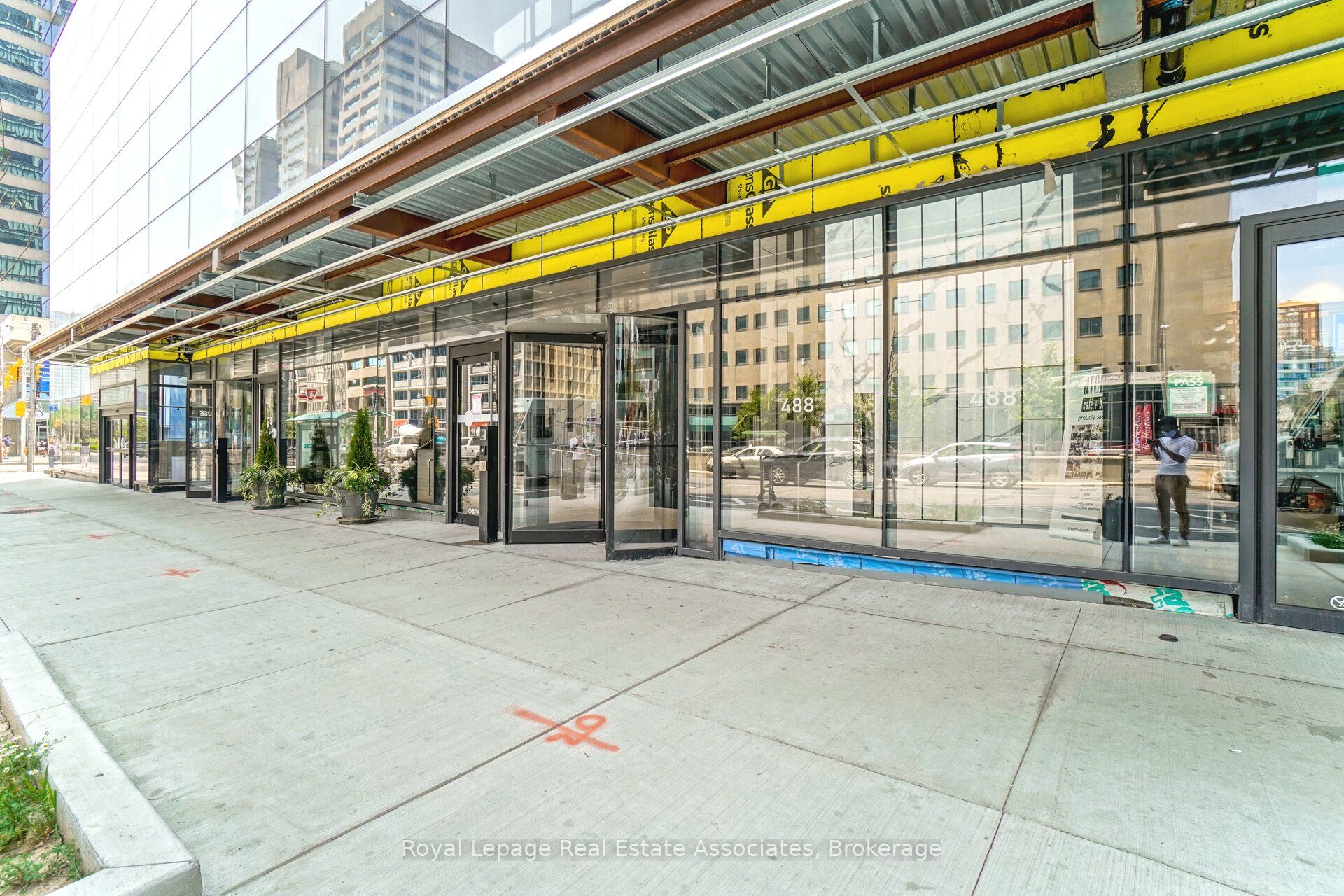 Additional image 2 of 2302-488 University Avenue, Toronto, ON, M5G 0C1