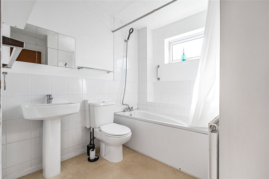Additional image 12 of 1 bed semi-detached house for saleBitterne Drive, Woking, Surrey GU21