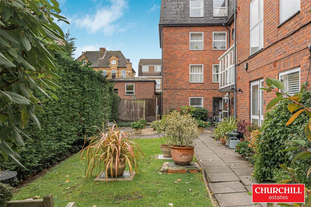 Additional image 4 of 2 bed flat for saleSt James Gate, Palmerston Road, Buckhurst Hill IG9