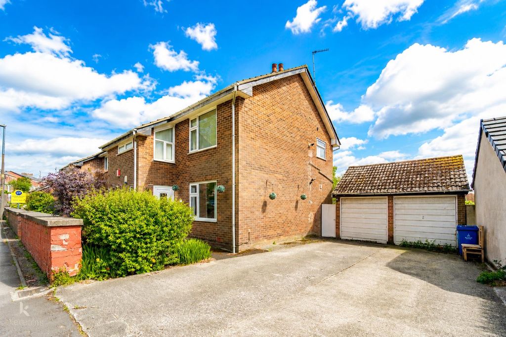 2 bed flat for saleSt. Silas's Road, Blackburn BB2 photo 3