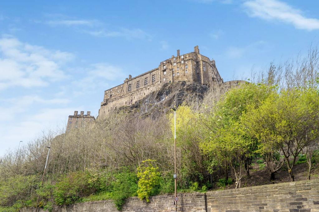 Additional image 15 of 1 bed flat for sale2/2 King's Stables Road, Edinburgh EH1