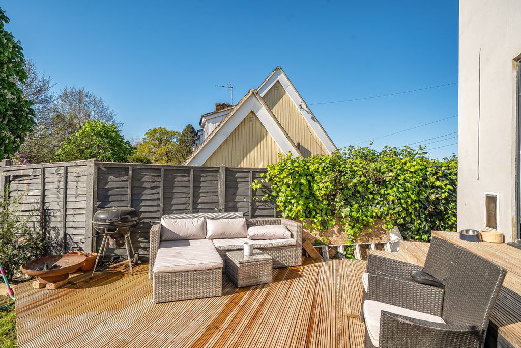 Additional image 16 of 4 bed semi-detached house for saleTrowley Rise, Abbots Langley, Hertfordshire WD5