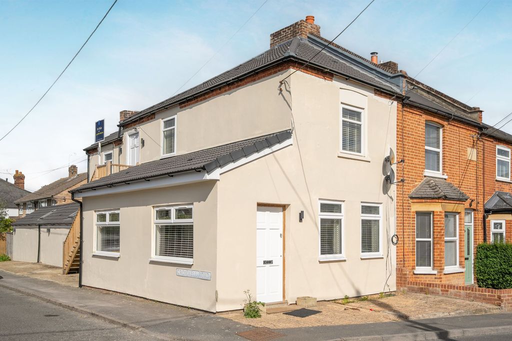 2 bed maisonette for saleVictoria Road, Ascot SL5