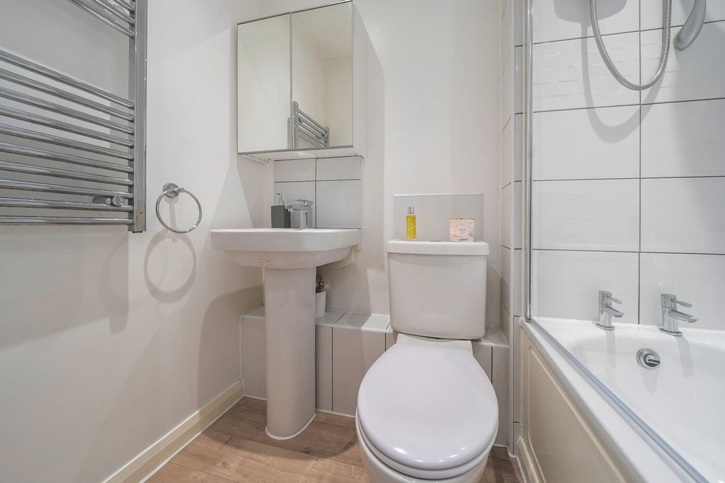 Additional image 11 of 1 bed flat for saleUpperstone Close, Stotfold SG5