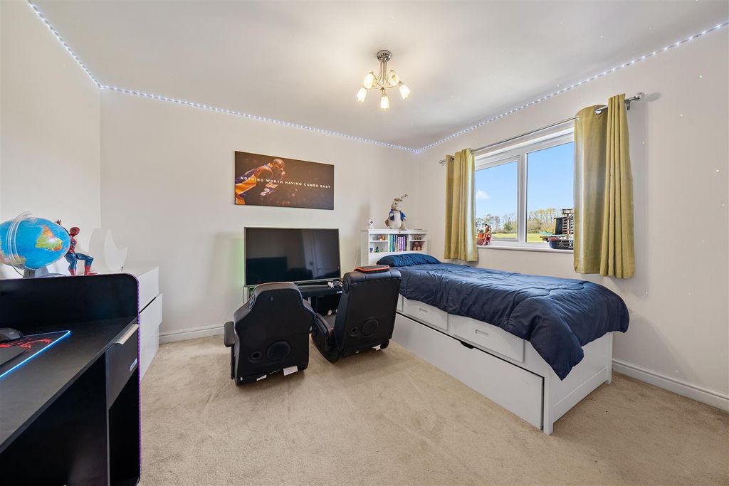 Additional image 12 of 4 bed town house for saleHawker Drive, Addlestone KT15