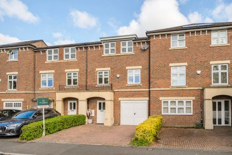 Heacham Avenue, Ickenham UB10