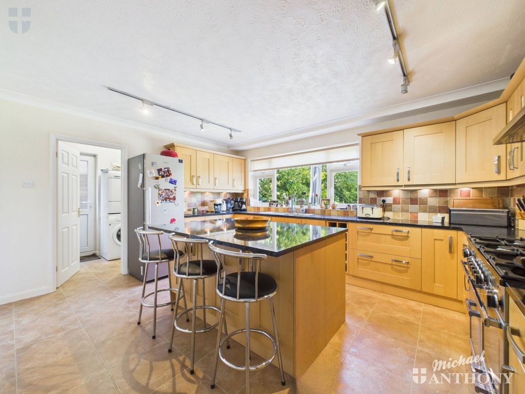 Additional image 4 of 5 bed detached house for saleKing Edward Avenue, Aylesbury HP21