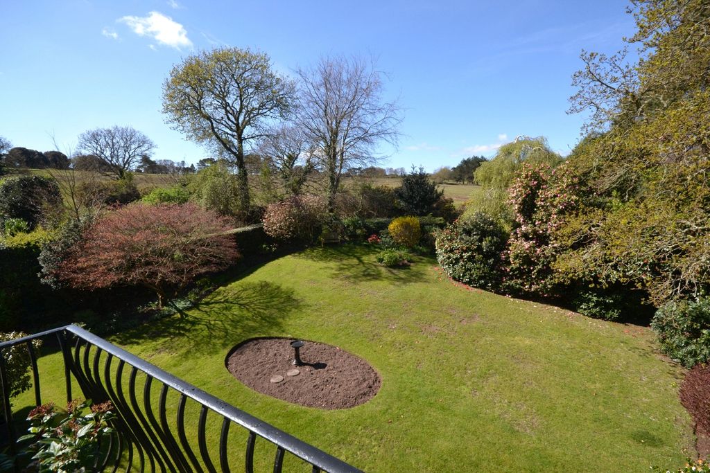 2 bed flat for saleLinks Road, Budleigh Salterton, Devon EX9 photo 2