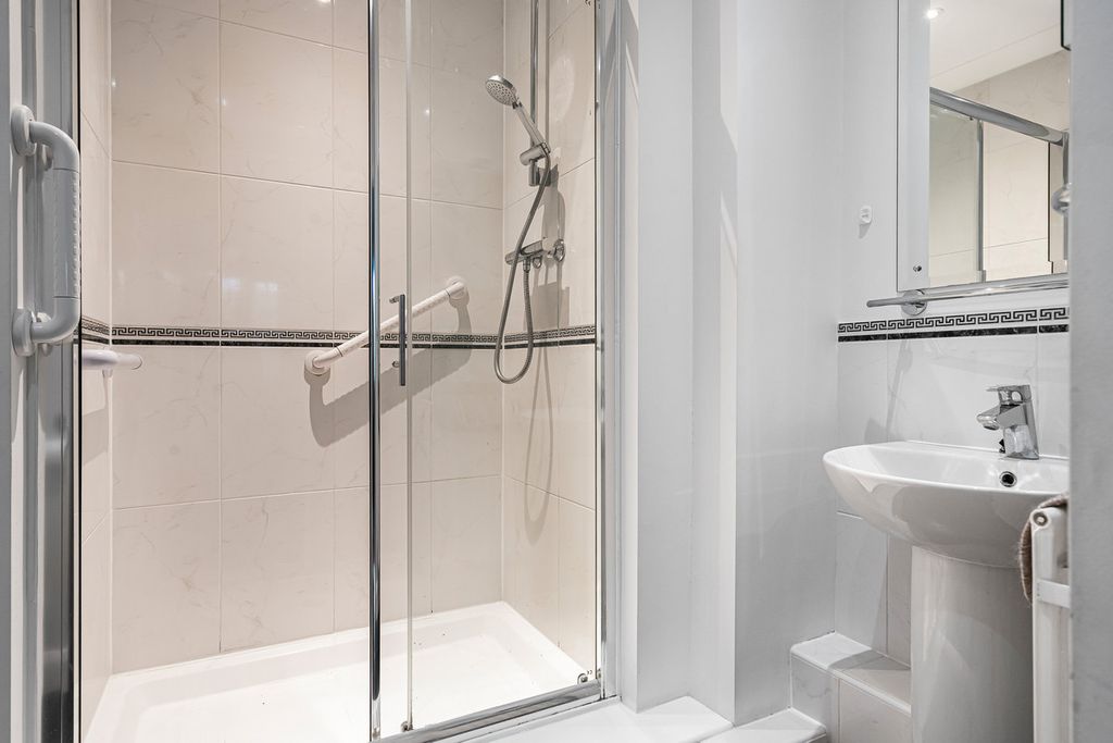 Additional image 16 of 2 bed flat for saleRiver View Terrace, Abingdon OX14