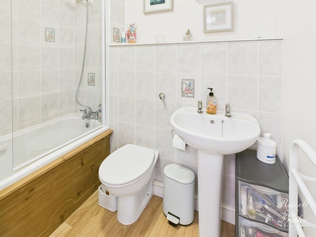 Additional image 11 of 2 bed flat for salePaynes Court, High Street, Buckingham, Buckinghamshire MK18