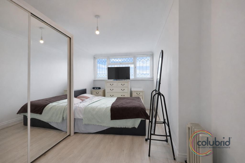 Additional image 6 of 4 bed maisonette for saleSouthwark Path, Basildon SS14