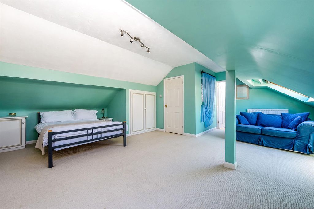 Additional image 14 of 4 bed chalet for saleCattle Lane, Abbotts Ann, Andover SP11