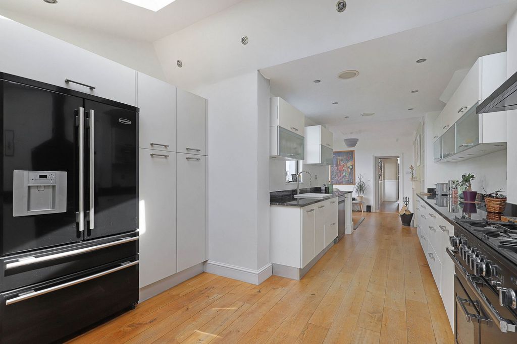 Additional image 17 of 4 bed semi-detached house for saleHills Road, Buckhurst Hill IG9