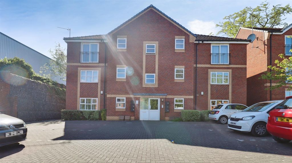 2 bed flat for saleEnderley Street, Newcastle ST5