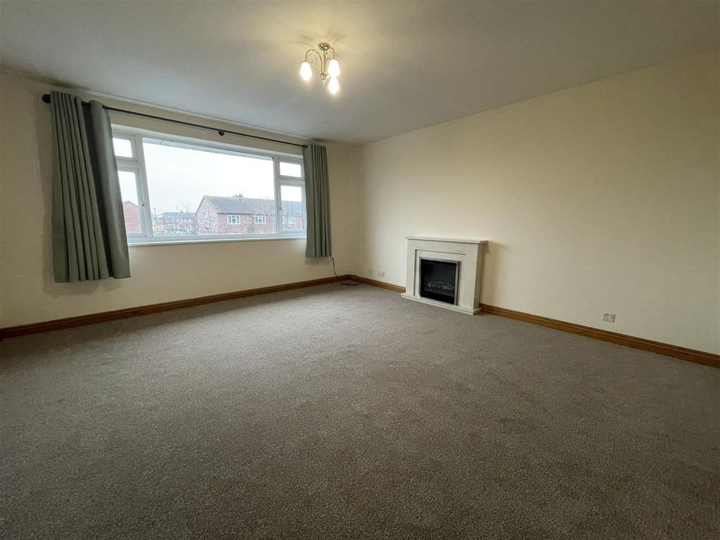 2 bed flat for saleCredenhill, Hereford HR4 photo 2