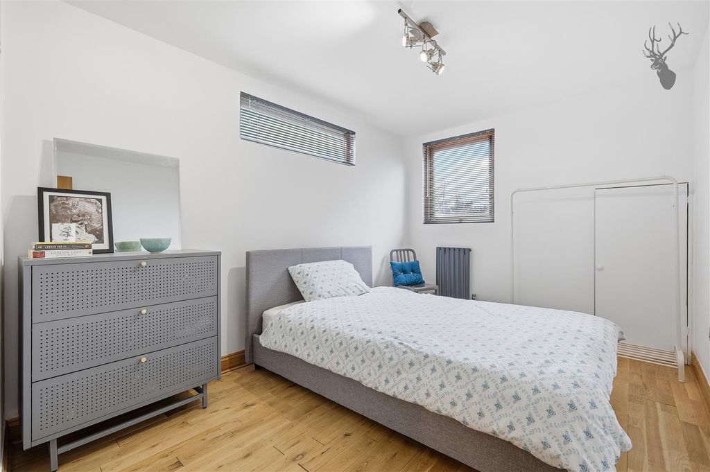 Additional image 29 of 5 bed semi-detached house for saleWestbury Lane, Buckhurst Hill IG9