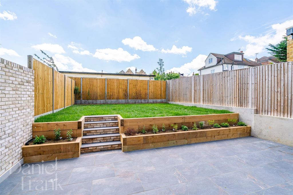 Additional image 11 of 5 bed semi-detached house for salePalmerston Road, Buckhurst Hill IG9
