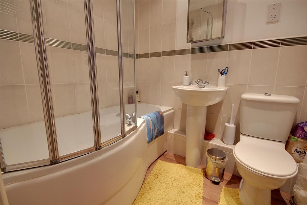 1 bed flat for saleRobin Close, Brough HU15 photo 5