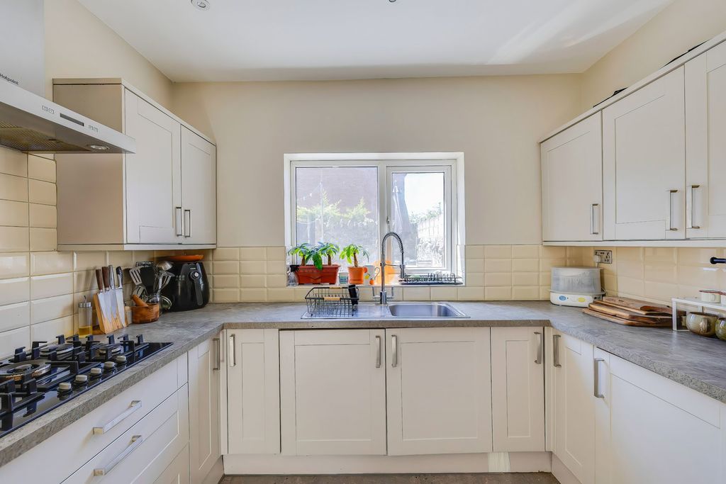 Additional image 12 of 4 bed terraced house for saleMackintosh Place, Roath, Cardiff CF24