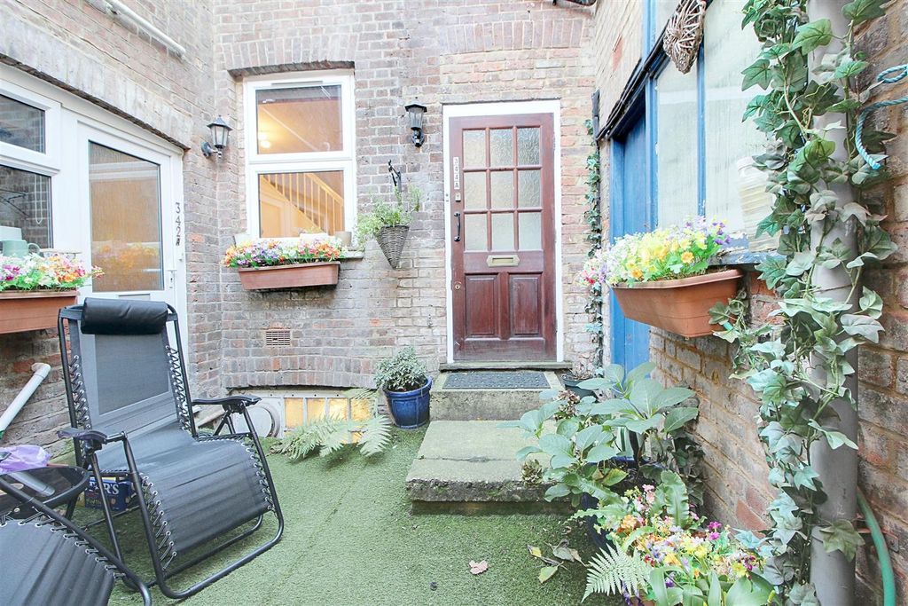 Additional image 25 of 1 bed flat for saleHigh Street, Berkhamsted HP4