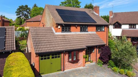 Carisbrooke Gardens, Leicester LE2