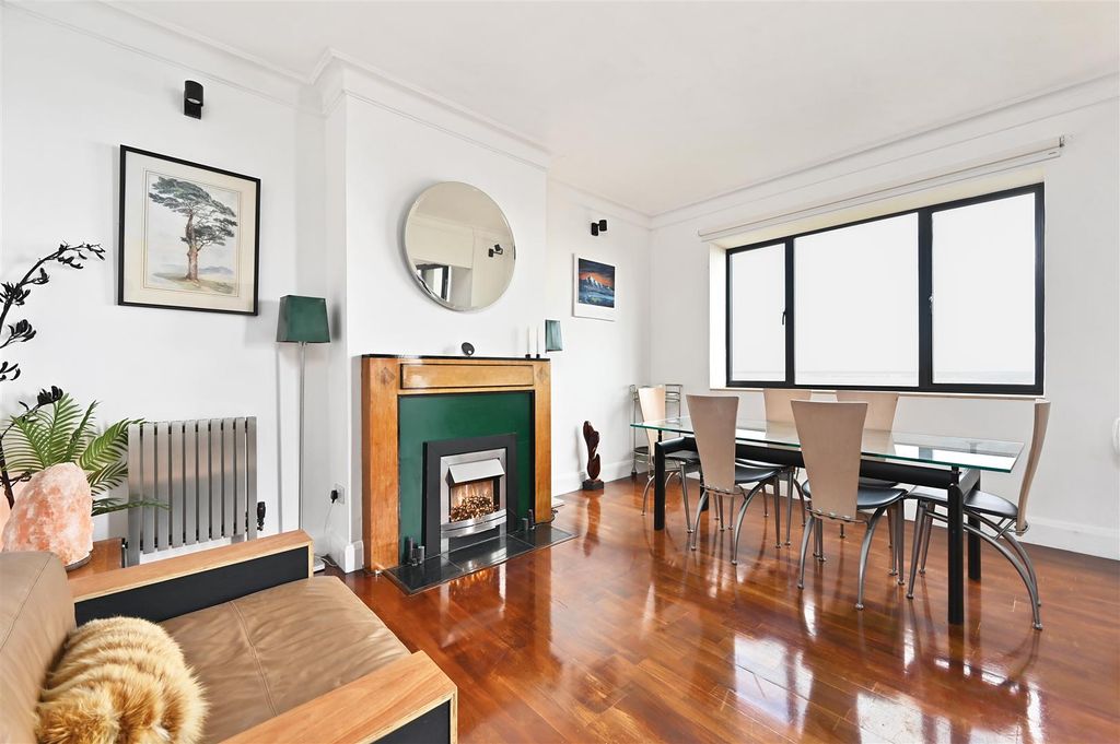 Additional image 5 of 3 bed flat for saleDe La Warr Parade, Bexhill-On-Sea TN40
