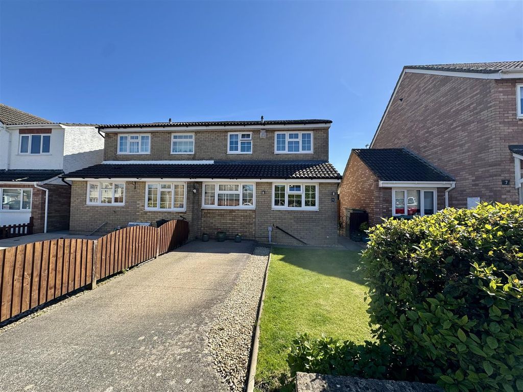 3 bed semi-detached house for saleAcacia Avenue, Undy, Caldicot NP26