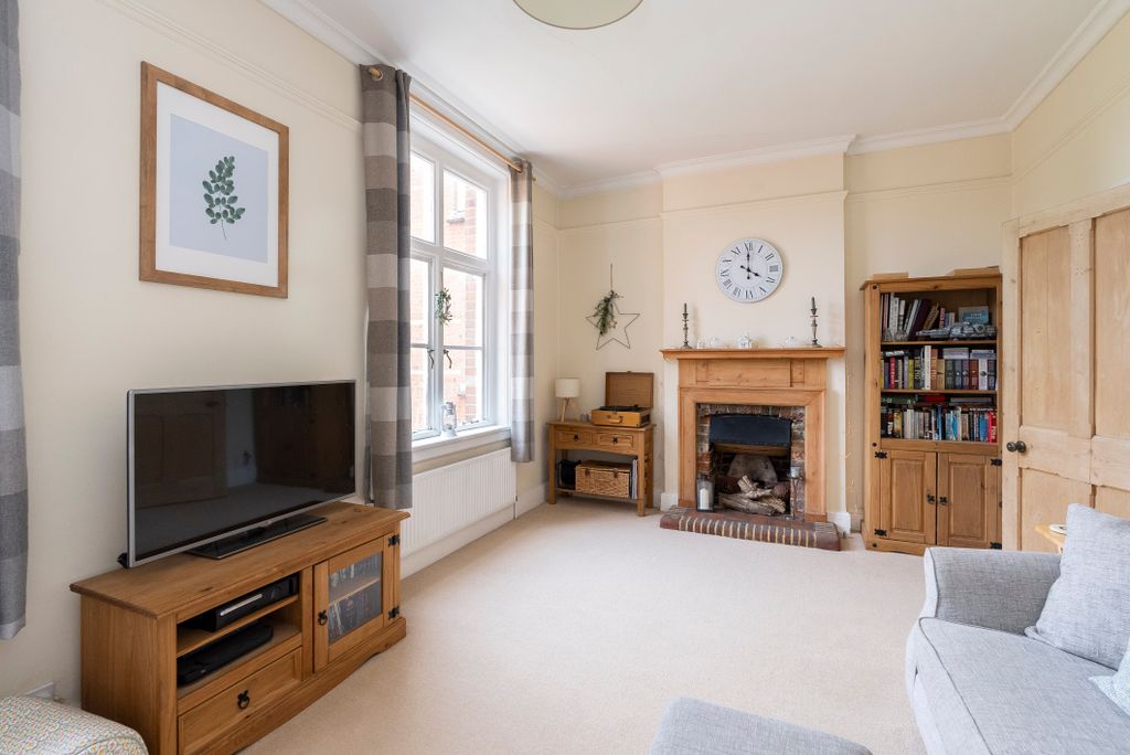 2 bed flat for saleMorden Grange, Betchworth RH3 photo 2
