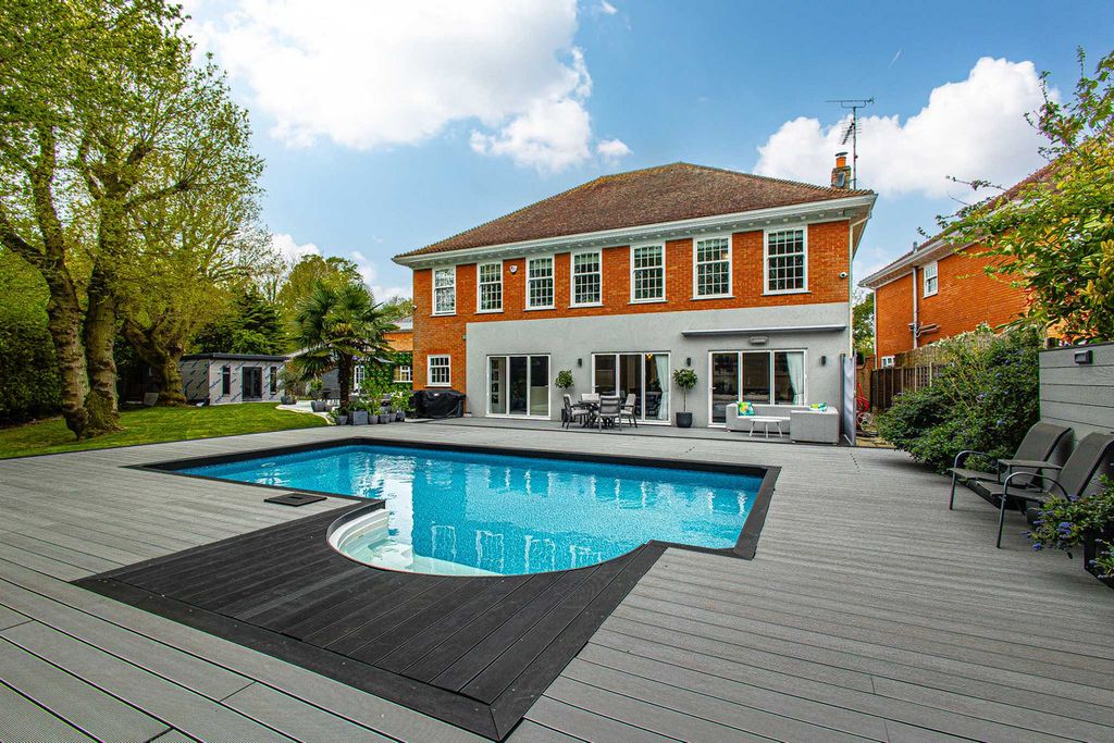 Additional image 44 of 5 bed detached house for saleBenfleet Road, Benfleet SS7