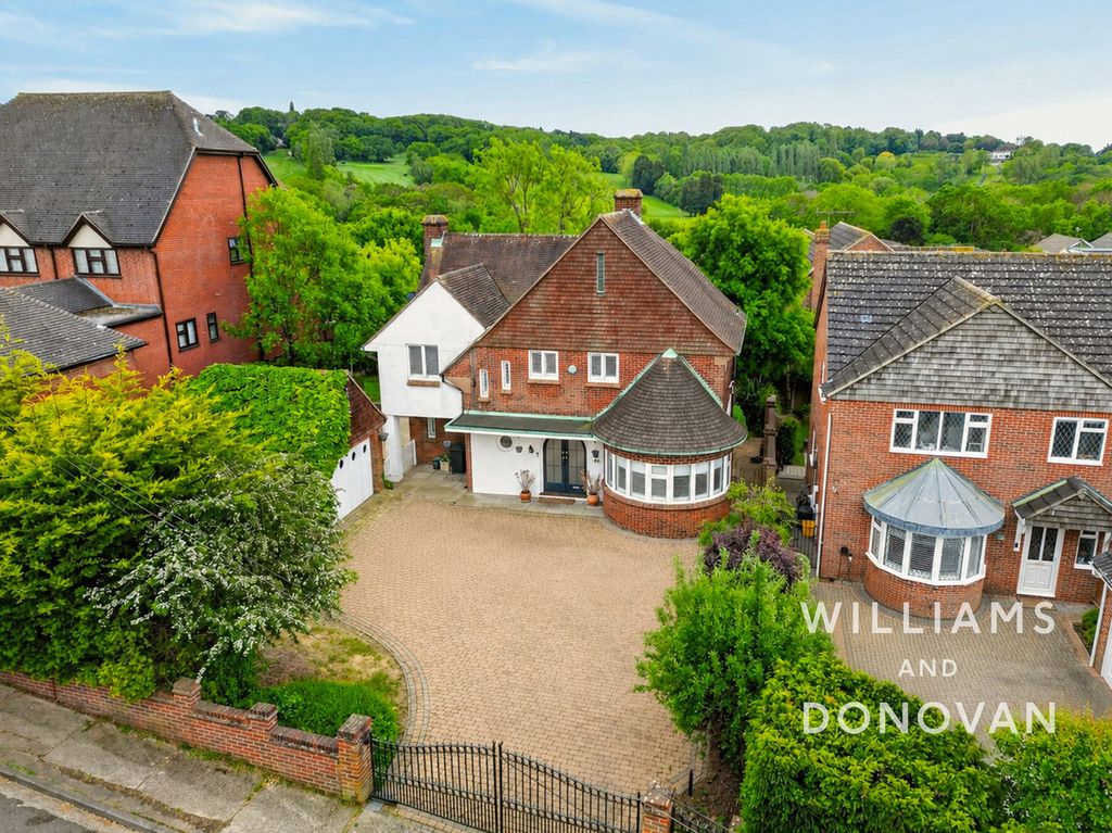 5 bed detached house for saleFernlea Road, South Benfleet SS7